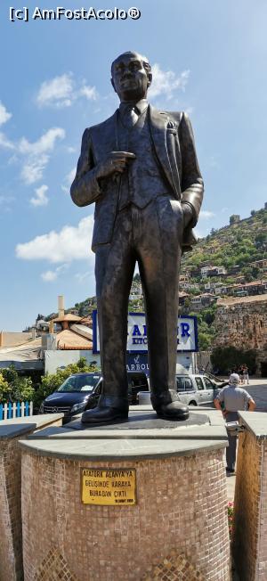 [P20] Statuia Marelui Ataturk din portul Alanyei » foto by Mihai56
 - 
<span class="allrVoted glyphicon glyphicon-heart hidden" id="av1228312"></span>
<a class="m-l-10 hidden" id="sv1228312" onclick="voting_Foto_DelVot(,1228312,26834)" role="button">șterge vot <span class="glyphicon glyphicon-remove"></span></a>
<a id="v91228312" class=" c-red"  onclick="voting_Foto_SetVot(1228312)" role="button"><span class="glyphicon glyphicon-heart-empty"></span> <b>LIKE</b> = Votează poza</a> <img class="hidden"  id="f1228312W9" src="/imagini/loader.gif" border="0" /><span class="AjErrMes hidden" id="e1228312ErM"></span>