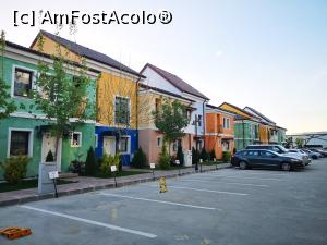 [P32] O parte din șirul de vilișoare colorate » foto by crismis
 - 
<span class="allrVoted glyphicon glyphicon-heart hidden" id="av1229016"></span>
<a class="m-l-10 hidden" id="sv1229016" onclick="voting_Foto_DelVot(,1229016,26852)" role="button">șterge vot <span class="glyphicon glyphicon-remove"></span></a>
<a id="v91229016" class=" c-red"  onclick="voting_Foto_SetVot(1229016)" role="button"><span class="glyphicon glyphicon-heart-empty"></span> <b>LIKE</b> = Votează poza</a> <img class="hidden"  id="f1229016W9" src="/imagini/loader.gif" border="0" /><span class="AjErrMes hidden" id="e1229016ErM"></span>