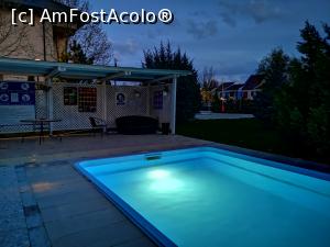 [P34] Seara la piscină » foto by crismis
 - 
<span class="allrVoted glyphicon glyphicon-heart hidden" id="av1229018"></span>
<a class="m-l-10 hidden" id="sv1229018" onclick="voting_Foto_DelVot(,1229018,26852)" role="button">șterge vot <span class="glyphicon glyphicon-remove"></span></a>
<a id="v91229018" class=" c-red"  onclick="voting_Foto_SetVot(1229018)" role="button"><span class="glyphicon glyphicon-heart-empty"></span> <b>LIKE</b> = Votează poza</a> <img class="hidden"  id="f1229018W9" src="/imagini/loader.gif" border="0" /><span class="AjErrMes hidden" id="e1229018ErM"></span>