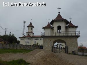 [P03] Mănăstirea Ștefan cel Mare - Slănic Moldova. Clopotnița, vedere din exterior. » foto by iulianic
 - 
<span class="allrVoted glyphicon glyphicon-heart hidden" id="av1229087"></span>
<a class="m-l-10 hidden" id="sv1229087" onclick="voting_Foto_DelVot(,1229087,26853)" role="button">șterge vot <span class="glyphicon glyphicon-remove"></span></a>
<a id="v91229087" class=" c-red"  onclick="voting_Foto_SetVot(1229087)" role="button"><span class="glyphicon glyphicon-heart-empty"></span> <b>LIKE</b> = Votează poza</a> <img class="hidden"  id="f1229087W9" src="/imagini/loader.gif" border="0" /><span class="AjErrMes hidden" id="e1229087ErM"></span>