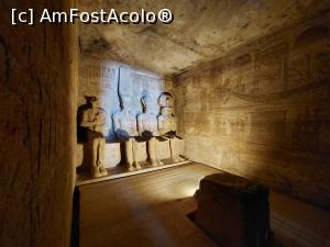 [P33] 33. Faraonul, zeu între zei, în sanctuarul templului. » foto by msnd
 - 
<span class="allrVoted glyphicon glyphicon-heart hidden" id="av1229834"></span>
<a class="m-l-10 hidden" id="sv1229834" onclick="voting_Foto_DelVot(,1229834,26857)" role="button">șterge vot <span class="glyphicon glyphicon-remove"></span></a>
<a id="v91229834" class=" c-red"  onclick="voting_Foto_SetVot(1229834)" role="button"><span class="glyphicon glyphicon-heart-empty"></span> <b>LIKE</b> = Votează poza</a> <img class="hidden"  id="f1229834W9" src="/imagini/loader.gif" border="0" /><span class="AjErrMes hidden" id="e1229834ErM"></span>