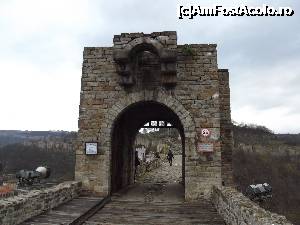 [P01] Poarte Principală de acces în Cetatea Tsarevets » foto by irinad
 - 
<span class="allrVoted glyphicon glyphicon-heart hidden" id="av699742"></span>
<a class="m-l-10 hidden" id="sv699742" onclick="voting_Foto_DelVot(,699742,26860)" role="button">șterge vot <span class="glyphicon glyphicon-remove"></span></a>
<a id="v9699742" class=" c-red"  onclick="voting_Foto_SetVot(699742)" role="button"><span class="glyphicon glyphicon-heart-empty"></span> <b>LIKE</b> = Votează poza</a> <img class="hidden"  id="f699742W9" src="/imagini/loader.gif" border="0" /><span class="AjErrMes hidden" id="e699742ErM"></span>