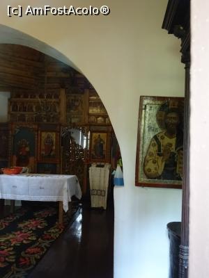 [P14] Interior biserica de lemn (în dreapta se observă cristelnița în care a fost botezat Mihai Eminescu). » foto by tata123 🔱
 - 
<span class="allrVoted glyphicon glyphicon-heart hidden" id="av1369625"></span>
<a class="m-l-10 hidden" id="sv1369625" onclick="voting_Foto_DelVot(,1369625,26886)" role="button">șterge vot <span class="glyphicon glyphicon-remove"></span></a>
<a id="v91369625" class=" c-red"  onclick="voting_Foto_SetVot(1369625)" role="button"><span class="glyphicon glyphicon-heart-empty"></span> <b>LIKE</b> = Votează poza</a> <img class="hidden"  id="f1369625W9" src="/imagini/loader.gif" border="0" /><span class="AjErrMes hidden" id="e1369625ErM"></span>
