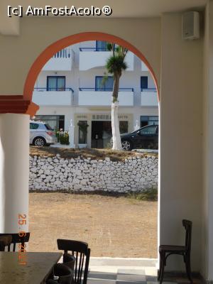 [P28] De la biserica Agii Apostoloi, printr-o arcadă privim spre intrarea în hotel » foto by irinad
 - 
<span class="allrVoted glyphicon glyphicon-heart hidden" id="av1237334"></span>
<a class="m-l-10 hidden" id="sv1237334" onclick="voting_Foto_DelVot(,1237334,26918)" role="button">șterge vot <span class="glyphicon glyphicon-remove"></span></a>
<a id="v91237334" class=" c-red"  onclick="voting_Foto_SetVot(1237334)" role="button"><span class="glyphicon glyphicon-heart-empty"></span> <b>LIKE</b> = Votează poza</a> <img class="hidden"  id="f1237334W9" src="/imagini/loader.gif" border="0" /><span class="AjErrMes hidden" id="e1237334ErM"></span>