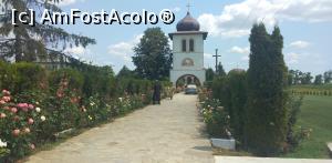 [P28] Mănăstirea Balaciu, Ialomița » foto by Mioritik
 - 
<span class="allrVoted glyphicon glyphicon-heart hidden" id="av1242431"></span>
<a class="m-l-10 hidden" id="sv1242431" onclick="voting_Foto_DelVot(,1242431,26966)" role="button">șterge vot <span class="glyphicon glyphicon-remove"></span></a>
<a id="v91242431" class=" c-red"  onclick="voting_Foto_SetVot(1242431)" role="button"><span class="glyphicon glyphicon-heart-empty"></span> <b>LIKE</b> = Votează poza</a> <img class="hidden"  id="f1242431W9" src="/imagini/loader.gif" border="0" /><span class="AjErrMes hidden" id="e1242431ErM"></span>