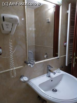 [P01] Baie hotel Nar1 » foto by ralt
 - 
<span class="allrVoted glyphicon glyphicon-heart hidden" id="av1247986"></span>
<a class="m-l-10 hidden" id="sv1247986" onclick="voting_Foto_DelVot(,1247986,27018)" role="button">șterge vot <span class="glyphicon glyphicon-remove"></span></a>
<a id="v91247986" class=" c-red"  onclick="voting_Foto_SetVot(1247986)" role="button"><span class="glyphicon glyphicon-heart-empty"></span> <b>LIKE</b> = Votează poza</a> <img class="hidden"  id="f1247986W9" src="/imagini/loader.gif" border="0" /><span class="AjErrMes hidden" id="e1247986ErM"></span>