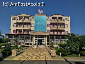 [P06] fatada hotel Nar » foto by ralt
 - 
<span class="allrVoted glyphicon glyphicon-heart hidden" id="av1247991"></span>
<a class="m-l-10 hidden" id="sv1247991" onclick="voting_Foto_DelVot(,1247991,27018)" role="button">șterge vot <span class="glyphicon glyphicon-remove"></span></a>
<a id="v91247991" class=" c-red"  onclick="voting_Foto_SetVot(1247991)" role="button"><span class="glyphicon glyphicon-heart-empty"></span> <b>LIKE</b> = Votează poza</a> <img class="hidden"  id="f1247991W9" src="/imagini/loader.gif" border="0" /><span class="AjErrMes hidden" id="e1247991ErM"></span>