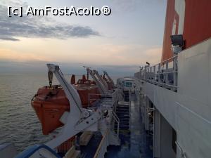 [P33] barca de salvare » foto by Yolanda
 - 
<span class="allrVoted glyphicon glyphicon-heart hidden" id="av1256584"></span>
<a class="m-l-10 hidden" id="sv1256584" onclick="voting_Foto_DelVot(,1256584,27057)" role="button">șterge vot <span class="glyphicon glyphicon-remove"></span></a>
<a id="v91256584" class=" c-red"  onclick="voting_Foto_SetVot(1256584)" role="button"><span class="glyphicon glyphicon-heart-empty"></span> <b>LIKE</b> = Votează poza</a> <img class="hidden"  id="f1256584W9" src="/imagini/loader.gif" border="0" /><span class="AjErrMes hidden" id="e1256584ErM"></span>