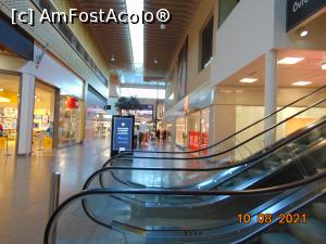 [P19] Stockholm, mall » foto by Yolanda
 - 
<span class="allrVoted glyphicon glyphicon-heart hidden" id="av1259911"></span>
<a class="m-l-10 hidden" id="sv1259911" onclick="voting_Foto_DelVot(,1259911,27057)" role="button">șterge vot <span class="glyphicon glyphicon-remove"></span></a>
<a id="v91259911" class=" c-red"  onclick="voting_Foto_SetVot(1259911)" role="button"><span class="glyphicon glyphicon-heart-empty"></span> <b>LIKE</b> = Votează poza</a> <img class="hidden"  id="f1259911W9" src="/imagini/loader.gif" border="0" /><span class="AjErrMes hidden" id="e1259911ErM"></span>