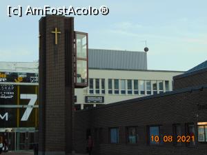 [P22] Stockholm, periferie, biserica, arhitectura sobra » foto by Yolanda
 - 
<span class="allrVoted glyphicon glyphicon-heart hidden" id="av1259914"></span>
<a class="m-l-10 hidden" id="sv1259914" onclick="voting_Foto_DelVot(,1259914,27057)" role="button">șterge vot <span class="glyphicon glyphicon-remove"></span></a>
<a id="v91259914" class=" c-red"  onclick="voting_Foto_SetVot(1259914)" role="button"><span class="glyphicon glyphicon-heart-empty"></span> <b>LIKE</b> = Votează poza</a> <img class="hidden"  id="f1259914W9" src="/imagini/loader.gif" border="0" /><span class="AjErrMes hidden" id="e1259914ErM"></span>