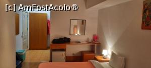 [P13] Bacău, Pensiunea Studio, Camera 12, Masa de toaletă bună pentru orice, se vede și micul frigider... » foto by mprofeanu
 - 
<span class="allrVoted glyphicon glyphicon-heart hidden" id="av1505267"></span>
<a class="m-l-10 hidden" id="sv1505267" onclick="voting_Foto_DelVot(,1505267,27059)" role="button">șterge vot <span class="glyphicon glyphicon-remove"></span></a>
<a id="v91505267" class=" c-red"  onclick="voting_Foto_SetVot(1505267)" role="button"><span class="glyphicon glyphicon-heart-empty"></span> <b>LIKE</b> = Votează poza</a> <img class="hidden"  id="f1505267W9" src="/imagini/loader.gif" border="0" /><span class="AjErrMes hidden" id="e1505267ErM"></span>