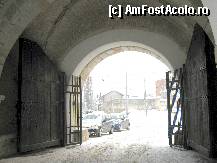 [P03] Golia - vedere spre strada, prin poarta principala » foto by vadra
 - 
<span class="allrVoted glyphicon glyphicon-heart hidden" id="av299678"></span>
<a class="m-l-10 hidden" id="sv299678" onclick="voting_Foto_DelVot(,299678,27105)" role="button">șterge vot <span class="glyphicon glyphicon-remove"></span></a>
<a id="v9299678" class=" c-red"  onclick="voting_Foto_SetVot(299678)" role="button"><span class="glyphicon glyphicon-heart-empty"></span> <b>LIKE</b> = Votează poza</a> <img class="hidden"  id="f299678W9" src="/imagini/loader.gif" border="0" /><span class="AjErrMes hidden" id="e299678ErM"></span>
