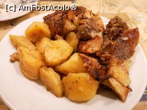 [P27] Taverna Platanos » foto by crismis
 - 
<span class="allrVoted glyphicon glyphicon-heart hidden" id="av1262632"></span>
<a class="m-l-10 hidden" id="sv1262632" onclick="voting_Foto_DelVot(,1262632,27150)" role="button">șterge vot <span class="glyphicon glyphicon-remove"></span></a>
<a id="v91262632" class=" c-red"  onclick="voting_Foto_SetVot(1262632)" role="button"><span class="glyphicon glyphicon-heart-empty"></span> <b>LIKE</b> = Votează poza</a> <img class="hidden"  id="f1262632W9" src="/imagini/loader.gif" border="0" /><span class="AjErrMes hidden" id="e1262632ErM"></span>