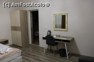 [P10] Kazanlak, Damyanov House, Camera 2, Mobilă de toaletă, măsuța cu fierbător de apă, oglinda și taburetul ei, se vede și ușa de la baie » foto by mprofeanu
 - 
<span class="allrVoted glyphicon glyphicon-heart hidden" id="av1262746"></span>
<a class="m-l-10 hidden" id="sv1262746" onclick="voting_Foto_DelVot(,1262746,27151)" role="button">șterge vot <span class="glyphicon glyphicon-remove"></span></a>
<a id="v91262746" class=" c-red"  onclick="voting_Foto_SetVot(1262746)" role="button"><span class="glyphicon glyphicon-heart-empty"></span> <b>LIKE</b> = Votează poza</a> <img class="hidden"  id="f1262746W9" src="/imagini/loader.gif" border="0" /><span class="AjErrMes hidden" id="e1262746ErM"></span>
