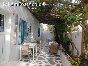 [P17] Andriani's Guest House: bolta cu bouginvillea şi mesele la care se lua micul-dejun dimineaţa » foto by irinad
 - 
<span class="allrVoted glyphicon glyphicon-heart hidden" id="av1263422"></span>
<a class="m-l-10 hidden" id="sv1263422" onclick="voting_Foto_DelVot(,1263422,27166)" role="button">șterge vot <span class="glyphicon glyphicon-remove"></span></a>
<a id="v91263422" class=" c-red"  onclick="voting_Foto_SetVot(1263422)" role="button"><span class="glyphicon glyphicon-heart-empty"></span> <b>LIKE</b> = Votează poza</a> <img class="hidden"  id="f1263422W9" src="/imagini/loader.gif" border="0" /><span class="AjErrMes hidden" id="e1263422ErM"></span>