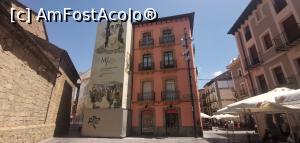 [P45] Piața Catedralei din Jaca. » foto by Aurici
 - 
<span class="allrVoted glyphicon glyphicon-heart hidden" id="av1263796"></span>
<a class="m-l-10 hidden" id="sv1263796" onclick="voting_Foto_DelVot(,1263796,27167)" role="button">șterge vot <span class="glyphicon glyphicon-remove"></span></a>
<a id="v91263796" class=" c-red"  onclick="voting_Foto_SetVot(1263796)" role="button"><span class="glyphicon glyphicon-heart-empty"></span> <b>LIKE</b> = Votează poza</a> <img class="hidden"  id="f1263796W9" src="/imagini/loader.gif" border="0" /><span class="AjErrMes hidden" id="e1263796ErM"></span>