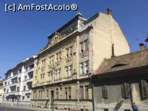 [P06] Sibiu - Iar in aceasta casa a locuit George Baritiu » foto by mishu
 - 
<span class="allrVoted glyphicon glyphicon-heart hidden" id="av928456"></span>
<a class="m-l-10 hidden" id="sv928456" onclick="voting_Foto_DelVot(,928456,27170)" role="button">șterge vot <span class="glyphicon glyphicon-remove"></span></a>
<a id="v9928456" class=" c-red"  onclick="voting_Foto_SetVot(928456)" role="button"><span class="glyphicon glyphicon-heart-empty"></span> <b>LIKE</b> = Votează poza</a> <img class="hidden"  id="f928456W9" src="/imagini/loader.gif" border="0" /><span class="AjErrMes hidden" id="e928456ErM"></span>