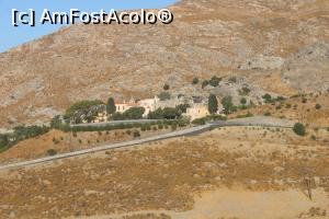 [P13] Creta, Moni Piso Preveli văzută din punctul de belvedere amenajat pe șosea, un cuib de pasăre cocoțat în munte! » foto by mprofeanu
 - 
<span class="allrVoted glyphicon glyphicon-heart hidden" id="av1275118"></span>
<a class="m-l-10 hidden" id="sv1275118" onclick="voting_Foto_DelVot(,1275118,27187)" role="button">șterge vot <span class="glyphicon glyphicon-remove"></span></a>
<a id="v91275118" class=" c-red"  onclick="voting_Foto_SetVot(1275118)" role="button"><span class="glyphicon glyphicon-heart-empty"></span> <b>LIKE</b> = Votează poza</a> <img class="hidden"  id="f1275118W9" src="/imagini/loader.gif" border="0" /><span class="AjErrMes hidden" id="e1275118ErM"></span>