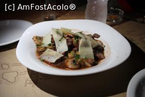 [P07] Myrtos, Restaurantul O Platanos, Tigania cu ciuperci și apaki a fost bună la gust, mi-a plăcut... » foto by mprofeanu
 - 
<span class="allrVoted glyphicon glyphicon-heart hidden" id="av1267475"></span>
<a class="m-l-10 hidden" id="sv1267475" onclick="voting_Foto_DelVot(,1267475,27205)" role="button">șterge vot <span class="glyphicon glyphicon-remove"></span></a>
<a id="v91267475" class=" c-red"  onclick="voting_Foto_SetVot(1267475)" role="button"><span class="glyphicon glyphicon-heart-empty"></span> <b>LIKE</b> = Votează poza</a> <img class="hidden"  id="f1267475W9" src="/imagini/loader.gif" border="0" /><span class="AjErrMes hidden" id="e1267475ErM"></span>