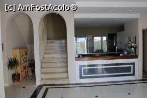 [P04] Agios Nikolaos, Hotel Creta, Recepția și Scările, în dreapta recepției era liftul » foto by mprofeanu
 - 
<span class="allrVoted glyphicon glyphicon-heart hidden" id="av1268860"></span>
<a class="m-l-10 hidden" id="sv1268860" onclick="voting_Foto_DelVot(,1268860,27217)" role="button">șterge vot <span class="glyphicon glyphicon-remove"></span></a>
<a id="v91268860" class=" c-red"  onclick="voting_Foto_SetVot(1268860)" role="button"><span class="glyphicon glyphicon-heart-empty"></span> <b>LIKE</b> = Votează poza</a> <img class="hidden"  id="f1268860W9" src="/imagini/loader.gif" border="0" /><span class="AjErrMes hidden" id="e1268860ErM"></span>