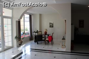 [P05] Agios Nikolaos, Hotel Creta, Holul de la intrare, în stânga se vede puțin și ușa de la intrare » foto by mprofeanu
 - 
<span class="allrVoted glyphicon glyphicon-heart hidden" id="av1268861"></span>
<a class="m-l-10 hidden" id="sv1268861" onclick="voting_Foto_DelVot(,1268861,27217)" role="button">șterge vot <span class="glyphicon glyphicon-remove"></span></a>
<a id="v91268861" class=" c-red"  onclick="voting_Foto_SetVot(1268861)" role="button"><span class="glyphicon glyphicon-heart-empty"></span> <b>LIKE</b> = Votează poza</a> <img class="hidden"  id="f1268861W9" src="/imagini/loader.gif" border="0" /><span class="AjErrMes hidden" id="e1268861ErM"></span>