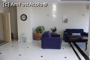 [P06] Agios Nikolaos, Hotel Creta, Popas în fața liftului la parter » foto by mprofeanu
 - 
<span class="allrVoted glyphicon glyphicon-heart hidden" id="av1268862"></span>
<a class="m-l-10 hidden" id="sv1268862" onclick="voting_Foto_DelVot(,1268862,27217)" role="button">șterge vot <span class="glyphicon glyphicon-remove"></span></a>
<a id="v91268862" class=" c-red"  onclick="voting_Foto_SetVot(1268862)" role="button"><span class="glyphicon glyphicon-heart-empty"></span> <b>LIKE</b> = Votează poza</a> <img class="hidden"  id="f1268862W9" src="/imagini/loader.gif" border="0" /><span class="AjErrMes hidden" id="e1268862ErM"></span>