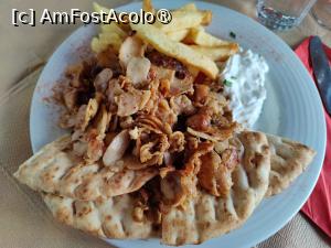 [P07] Taverna Lakka Garden » foto by crismis
 - 
<span class="allrVoted glyphicon glyphicon-heart hidden" id="av1426392"></span>
<a class="m-l-10 hidden" id="sv1426392" onclick="voting_Foto_DelVot(,1426392,27222)" role="button">șterge vot <span class="glyphicon glyphicon-remove"></span></a>
<a id="v91426392" class=" c-red"  onclick="voting_Foto_SetVot(1426392)" role="button"><span class="glyphicon glyphicon-heart-empty"></span> <b>LIKE</b> = Votează poza</a> <img class="hidden"  id="f1426392W9" src="/imagini/loader.gif" border="0" /><span class="AjErrMes hidden" id="e1426392ErM"></span>