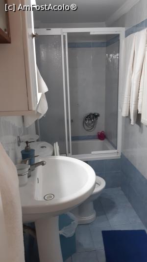 [P24] Apartamentul Phevos - baia » foto by Carmen Ion
 - 
<span class="allrVoted glyphicon glyphicon-heart hidden" id="av1270280"></span>
<a class="m-l-10 hidden" id="sv1270280" onclick="voting_Foto_DelVot(,1270280,27226)" role="button">șterge vot <span class="glyphicon glyphicon-remove"></span></a>
<a id="v91270280" class=" c-red"  onclick="voting_Foto_SetVot(1270280)" role="button"><span class="glyphicon glyphicon-heart-empty"></span> <b>LIKE</b> = Votează poza</a> <img class="hidden"  id="f1270280W9" src="/imagini/loader.gif" border="0" /><span class="AjErrMes hidden" id="e1270280ErM"></span>