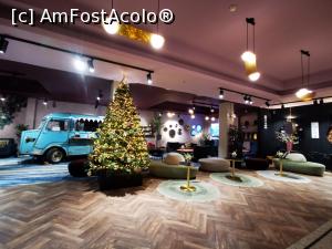 [P03] Zona de lobby și bradul de Crăciun » foto by cata2106
 - 
<span class="allrVoted glyphicon glyphicon-heart hidden" id="av1270299"></span>
<a class="m-l-10 hidden" id="sv1270299" onclick="voting_Foto_DelVot(,1270299,27228)" role="button">șterge vot <span class="glyphicon glyphicon-remove"></span></a>
<a id="v91270299" class=" c-red"  onclick="voting_Foto_SetVot(1270299)" role="button"><span class="glyphicon glyphicon-heart-empty"></span> <b>LIKE</b> = Votează poza</a> <img class="hidden"  id="f1270299W9" src="/imagini/loader.gif" border="0" /><span class="AjErrMes hidden" id="e1270299ErM"></span>