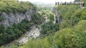 [P14] Valea canionului Emen înspre satul Emen. În dreapta se observă poteca ce coboară în canion și duce la pestera întunecoasă și plină cu ,,vampiri ,,.  » foto by bog68
 - 
<span class="allrVoted glyphicon glyphicon-heart hidden" id="av373145"></span>
<a class="m-l-10 hidden" id="sv373145" onclick="voting_Foto_DelVot(,373145,27237)" role="button">șterge vot <span class="glyphicon glyphicon-remove"></span></a>
<a id="v9373145" class=" c-red"  onclick="voting_Foto_SetVot(373145)" role="button"><span class="glyphicon glyphicon-heart-empty"></span> <b>LIKE</b> = Votează poza</a> <img class="hidden"  id="f373145W9" src="/imagini/loader.gif" border="0" /><span class="AjErrMes hidden" id="e373145ErM"></span>