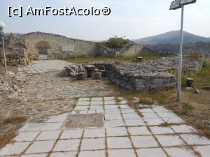[P13] Cetatea Hisarya - străjerul orașului Loveci. În cetate.  » foto by iulianic
 - 
<span class="allrVoted glyphicon glyphicon-heart hidden" id="av1027488"></span>
<a class="m-l-10 hidden" id="sv1027488" onclick="voting_Foto_DelVot(,1027488,27256)" role="button">șterge vot <span class="glyphicon glyphicon-remove"></span></a>
<a id="v91027488" class=" c-red"  onclick="voting_Foto_SetVot(1027488)" role="button"><span class="glyphicon glyphicon-heart-empty"></span> <b>LIKE</b> = Votează poza</a> <img class="hidden"  id="f1027488W9" src="/imagini/loader.gif" border="0" /><span class="AjErrMes hidden" id="e1027488ErM"></span>
