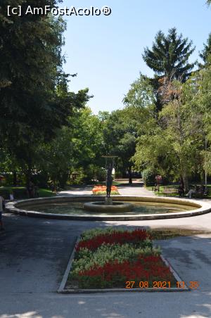 [P25] Fantana arteziana in parc » foto by fregata
 - 
<span class="allrVoted glyphicon glyphicon-heart hidden" id="av1251913"></span>
<a class="m-l-10 hidden" id="sv1251913" onclick="voting_Foto_DelVot(,1251913,27256)" role="button">șterge vot <span class="glyphicon glyphicon-remove"></span></a>
<a id="v91251913" class=" c-red"  onclick="voting_Foto_SetVot(1251913)" role="button"><span class="glyphicon glyphicon-heart-empty"></span> <b>LIKE</b> = Votează poza</a> <img class="hidden"  id="f1251913W9" src="/imagini/loader.gif" border="0" /><span class="AjErrMes hidden" id="e1251913ErM"></span>