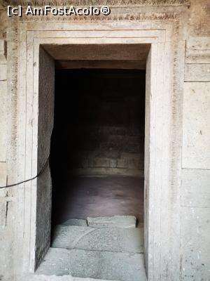 [P28] Mormântul Tracic Chetinyova; intrarea în camera mortuară este decorată cu același chenar sculptat ca și intrara în antecameră » foto by crismis
 - 
<span class="allrVoted glyphicon glyphicon-heart hidden" id="av1318093"></span>
<a class="m-l-10 hidden" id="sv1318093" onclick="voting_Foto_DelVot(,1318093,27256)" role="button">șterge vot <span class="glyphicon glyphicon-remove"></span></a>
<a id="v91318093" class=" c-red"  onclick="voting_Foto_SetVot(1318093)" role="button"><span class="glyphicon glyphicon-heart-empty"></span> <b>LIKE</b> = Votează poza</a> <img class="hidden"  id="f1318093W9" src="/imagini/loader.gif" border="0" /><span class="AjErrMes hidden" id="e1318093ErM"></span>