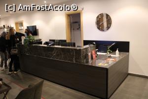 [P06] Sliema, Hotel Mr. Todd, Scurtă discuție la Recepție » foto by mprofeanu
 - 
<span class="allrVoted glyphicon glyphicon-heart hidden" id="av1273926"></span>
<a class="m-l-10 hidden" id="sv1273926" onclick="voting_Foto_DelVot(,1273926,27269)" role="button">șterge vot <span class="glyphicon glyphicon-remove"></span></a>
<a id="v91273926" class=" c-red"  onclick="voting_Foto_SetVot(1273926)" role="button"><span class="glyphicon glyphicon-heart-empty"></span> <b>LIKE</b> = Votează poza</a> <img class="hidden"  id="f1273926W9" src="/imagini/loader.gif" border="0" /><span class="AjErrMes hidden" id="e1273926ErM"></span>