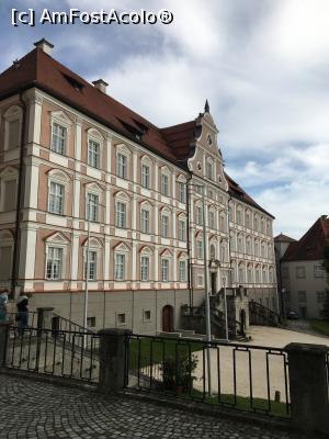 [P30] Fațada abației din Neresheim » foto by AZE
 - 
<span class="allrVoted glyphicon glyphicon-heart hidden" id="av1277936"></span>
<a class="m-l-10 hidden" id="sv1277936" onclick="voting_Foto_DelVot(,1277936,27301)" role="button">șterge vot <span class="glyphicon glyphicon-remove"></span></a>
<a id="v91277936" class=" c-red"  onclick="voting_Foto_SetVot(1277936)" role="button"><span class="glyphicon glyphicon-heart-empty"></span> <b>LIKE</b> = Votează poza</a> <img class="hidden"  id="f1277936W9" src="/imagini/loader.gif" border="0" /><span class="AjErrMes hidden" id="e1277936ErM"></span>