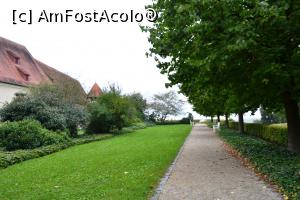 [P10] Parc în castelul Elwangen » foto by AZE
 - 
<span class="allrVoted glyphicon glyphicon-heart hidden" id="av1278772"></span>
<a class="m-l-10 hidden" id="sv1278772" onclick="voting_Foto_DelVot(,1278772,27301)" role="button">șterge vot <span class="glyphicon glyphicon-remove"></span></a>
<a id="v91278772" class=" c-red"  onclick="voting_Foto_SetVot(1278772)" role="button"><span class="glyphicon glyphicon-heart-empty"></span> <b>LIKE</b> = Votează poza</a> <img class="hidden"  id="f1278772W9" src="/imagini/loader.gif" border="0" /><span class="AjErrMes hidden" id="e1278772ErM"></span>