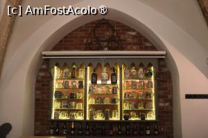[P08] Košice, Hostinec Pivovar (Hanul Fabrica de Bere), Vitrina cu Halbe și Sticle de bere folosite în han » foto by mprofeanu
 - 
<span class="allrVoted glyphicon glyphicon-heart hidden" id="av1405137"></span>
<a class="m-l-10 hidden" id="sv1405137" onclick="voting_Foto_DelVot(,1405137,27308)" role="button">șterge vot <span class="glyphicon glyphicon-remove"></span></a>
<a id="v91405137" class=" c-red"  onclick="voting_Foto_SetVot(1405137)" role="button"><span class="glyphicon glyphicon-heart-empty"></span> <b>LIKE</b> = Votează poza</a> <img class="hidden"  id="f1405137W9" src="/imagini/loader.gif" border="0" /><span class="AjErrMes hidden" id="e1405137ErM"></span>