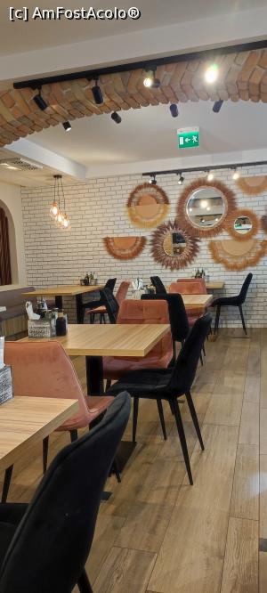 [P20] Restaurant » foto by Ioana Ilona
 - 
<span class="allrVoted glyphicon glyphicon-heart hidden" id="av1303372"></span>
<a class="m-l-10 hidden" id="sv1303372" onclick="voting_Foto_DelVot(,1303372,27363)" role="button">șterge vot <span class="glyphicon glyphicon-remove"></span></a>
<a id="v91303372" class=" c-red"  onclick="voting_Foto_SetVot(1303372)" role="button"><span class="glyphicon glyphicon-heart-empty"></span> <b>LIKE</b> = Votează poza</a> <img class="hidden"  id="f1303372W9" src="/imagini/loader.gif" border="0" /><span class="AjErrMes hidden" id="e1303372ErM"></span>