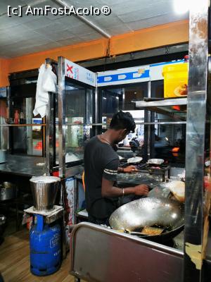 [P26] La un restaurant local din Negombo » foto by cata2106
 - 
<span class="allrVoted glyphicon glyphicon-heart hidden" id="av1284582"></span>
<a class="m-l-10 hidden" id="sv1284582" onclick="voting_Foto_DelVot(,1284582,27382)" role="button">șterge vot <span class="glyphicon glyphicon-remove"></span></a>
<a id="v91284582" class=" c-red"  onclick="voting_Foto_SetVot(1284582)" role="button"><span class="glyphicon glyphicon-heart-empty"></span> <b>LIKE</b> = Votează poza</a> <img class="hidden"  id="f1284582W9" src="/imagini/loader.gif" border="0" /><span class="AjErrMes hidden" id="e1284582ErM"></span>