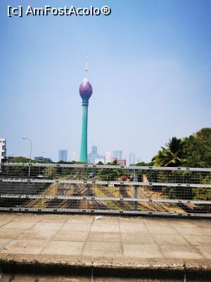 [P54] Lotus Tower în depărtare » foto by cata2106
 - 
<span class="allrVoted glyphicon glyphicon-heart hidden" id="av1284610"></span>
<a class="m-l-10 hidden" id="sv1284610" onclick="voting_Foto_DelVot(,1284610,27382)" role="button">șterge vot <span class="glyphicon glyphicon-remove"></span></a>
<a id="v91284610" class=" c-red"  onclick="voting_Foto_SetVot(1284610)" role="button"><span class="glyphicon glyphicon-heart-empty"></span> <b>LIKE</b> = Votează poza</a> <img class="hidden"  id="f1284610W9" src="/imagini/loader.gif" border="0" /><span class="AjErrMes hidden" id="e1284610ErM"></span>