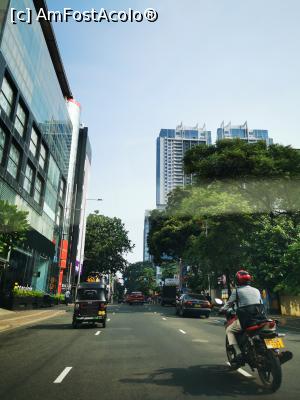 [P91] Pe străzile din Colombo » foto by cata2106
 - 
<span class="allrVoted glyphicon glyphicon-heart hidden" id="av1284647"></span>
<a class="m-l-10 hidden" id="sv1284647" onclick="voting_Foto_DelVot(,1284647,27382)" role="button">șterge vot <span class="glyphicon glyphicon-remove"></span></a>
<a id="v91284647" class=" c-red"  onclick="voting_Foto_SetVot(1284647)" role="button"><span class="glyphicon glyphicon-heart-empty"></span> <b>LIKE</b> = Votează poza</a> <img class="hidden"  id="f1284647W9" src="/imagini/loader.gif" border="0" /><span class="AjErrMes hidden" id="e1284647ErM"></span>