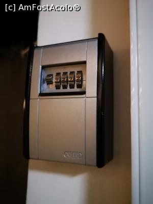 [P19] Key-box-ul de l&acirc;ngă ușa noastră » foto by crismis
 - 
<span class="allrVoted glyphicon glyphicon-heart hidden" id="av1286997"></span>
<a class="m-l-10 hidden" id="sv1286997" onclick="voting_Foto_DelVot(,1286997,27393)" role="button">șterge vot <span class="glyphicon glyphicon-remove"></span></a>
<a id="v91286997" class=" c-red"  onclick="voting_Foto_SetVot(1286997)" role="button"><span class="glyphicon glyphicon-heart-empty"></span> <b>LIKE</b> = Votează poza</a> <img class="hidden"  id="f1286997W9" src="/imagini/loader.gif" border="0" /><span class="AjErrMes hidden" id="e1286997ErM"></span>