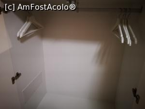 [P05] Dulap; zona de umerașe » foto by crismis
 - 
<span class="allrVoted glyphicon glyphicon-heart hidden" id="av1286983"></span>
<a class="m-l-10 hidden" id="sv1286983" onclick="voting_Foto_DelVot(,1286983,27393)" role="button">șterge vot <span class="glyphicon glyphicon-remove"></span></a>
<a id="v91286983" class=" c-red"  onclick="voting_Foto_SetVot(1286983)" role="button"><span class="glyphicon glyphicon-heart-empty"></span> <b>LIKE</b> = Votează poza</a> <img class="hidden"  id="f1286983W9" src="/imagini/loader.gif" border="0" /><span class="AjErrMes hidden" id="e1286983ErM"></span>