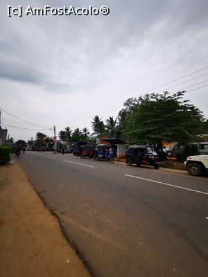 [P66] Pe străzile din Udawalawe » foto by cata2106
 - 
<span class="allrVoted glyphicon glyphicon-heart hidden" id="av1287832"></span>
<a class="m-l-10 hidden" id="sv1287832" onclick="voting_Foto_DelVot(,1287832,27399)" role="button">șterge vot <span class="glyphicon glyphicon-remove"></span></a>
<a id="v91287832" class=" c-red"  onclick="voting_Foto_SetVot(1287832)" role="button"><span class="glyphicon glyphicon-heart-empty"></span> <b>LIKE</b> = Votează poza</a> <img class="hidden"  id="f1287832W9" src="/imagini/loader.gif" border="0" /><span class="AjErrMes hidden" id="e1287832ErM"></span>