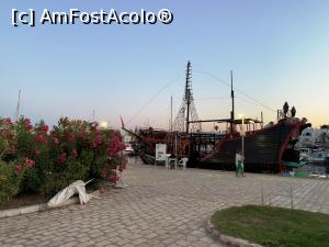 [P15] Port turistic și vas de pirați » foto by AZE
 - 
<span class="allrVoted glyphicon glyphicon-heart hidden" id="av1317905"></span>
<a class="m-l-10 hidden" id="sv1317905" onclick="voting_Foto_DelVot(,1317905,27433)" role="button">șterge vot <span class="glyphicon glyphicon-remove"></span></a>
<a id="v91317905" class=" c-red"  onclick="voting_Foto_SetVot(1317905)" role="button"><span class="glyphicon glyphicon-heart-empty"></span> <b>LIKE</b> = Votează poza</a> <img class="hidden"  id="f1317905W9" src="/imagini/loader.gif" border="0" /><span class="AjErrMes hidden" id="e1317905ErM"></span>
