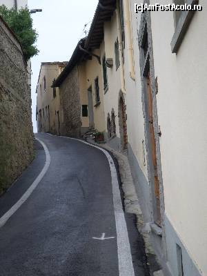 [P12] pe stradutele stramte si in panta ale oraselului nu pot circula doua masini in acelasi timp, oricum majoritatea strazilor au sens unic.  » foto by amero
 - 
<span class="allrVoted glyphicon glyphicon-heart hidden" id="av683094"></span>
<a class="m-l-10 hidden" id="sv683094" onclick="voting_Foto_DelVot(,683094,27453)" role="button">șterge vot <span class="glyphicon glyphicon-remove"></span></a>
<a id="v9683094" class=" c-red"  onclick="voting_Foto_SetVot(683094)" role="button"><span class="glyphicon glyphicon-heart-empty"></span> <b>LIKE</b> = Votează poza</a> <img class="hidden"  id="f683094W9" src="/imagini/loader.gif" border="0" /><span class="AjErrMes hidden" id="e683094ErM"></span>