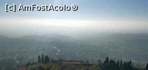[P37] Punctul de belvedere de unde ar fi trebuit să vedem Florența. Se vede o umbră de Dom dar pâcla a fost deasă în ziua aceea. » foto by Aurici
 - 
<span class="allrVoted glyphicon glyphicon-heart hidden" id="av1295606"></span>
<a class="m-l-10 hidden" id="sv1295606" onclick="voting_Foto_DelVot(,1295606,27453)" role="button">șterge vot <span class="glyphicon glyphicon-remove"></span></a>
<a id="v91295606" class=" c-red"  onclick="voting_Foto_SetVot(1295606)" role="button"><span class="glyphicon glyphicon-heart-empty"></span> <b>LIKE</b> = Votează poza</a> <img class="hidden"  id="f1295606W9" src="/imagini/loader.gif" border="0" /><span class="AjErrMes hidden" id="e1295606ErM"></span>
