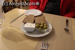 [P05] Palma de Mallorca, Restaurantul Casa Julio, Pâinea cu măsline și alioli » foto by mprofeanu
 - 
<span class="allrVoted glyphicon glyphicon-heart hidden" id="av1296016"></span>
<a class="m-l-10 hidden" id="sv1296016" onclick="voting_Foto_DelVot(,1296016,27457)" role="button">șterge vot <span class="glyphicon glyphicon-remove"></span></a>
<a id="v91296016" class=" c-red"  onclick="voting_Foto_SetVot(1296016)" role="button"><span class="glyphicon glyphicon-heart-empty"></span> <b>LIKE</b> = Votează poza</a> <img class="hidden"  id="f1296016W9" src="/imagini/loader.gif" border="0" /><span class="AjErrMes hidden" id="e1296016ErM"></span>