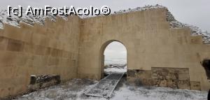 [P09] <strong>Cetatea Capidava, poarta de intrare.</strong> » foto by Aurici
 - 
<span class="allrVoted glyphicon glyphicon-heart hidden" id="av1298121"></span>
<a class="m-l-10 hidden" id="sv1298121" onclick="voting_Foto_DelVot(,1298121,27477)" role="button">șterge vot <span class="glyphicon glyphicon-remove"></span></a>
<a id="v91298121" class=" c-red"  onclick="voting_Foto_SetVot(1298121)" role="button"><span class="glyphicon glyphicon-heart-empty"></span> <b>LIKE</b> = Votează poza</a> <img class="hidden"  id="f1298121W9" src="/imagini/loader.gif" border="0" /><span class="AjErrMes hidden" id="e1298121ErM"></span>