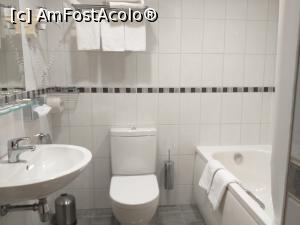 [P02] Baia era cu cadă de duş, para de la duş cam stropea în toate părţile, dar era perdea şi nu se uda pe jos. » foto by Eric s mom
 - 
<span class="allrVoted glyphicon glyphicon-heart hidden" id="av1298324"></span>
<a class="m-l-10 hidden" id="sv1298324" onclick="voting_Foto_DelVot(,1298324,27479)" role="button">șterge vot <span class="glyphicon glyphicon-remove"></span></a>
<a id="v91298324" class=" c-red"  onclick="voting_Foto_SetVot(1298324)" role="button"><span class="glyphicon glyphicon-heart-empty"></span> <b>LIKE</b> = Votează poza</a> <img class="hidden"  id="f1298324W9" src="/imagini/loader.gif" border="0" /><span class="AjErrMes hidden" id="e1298324ErM"></span>